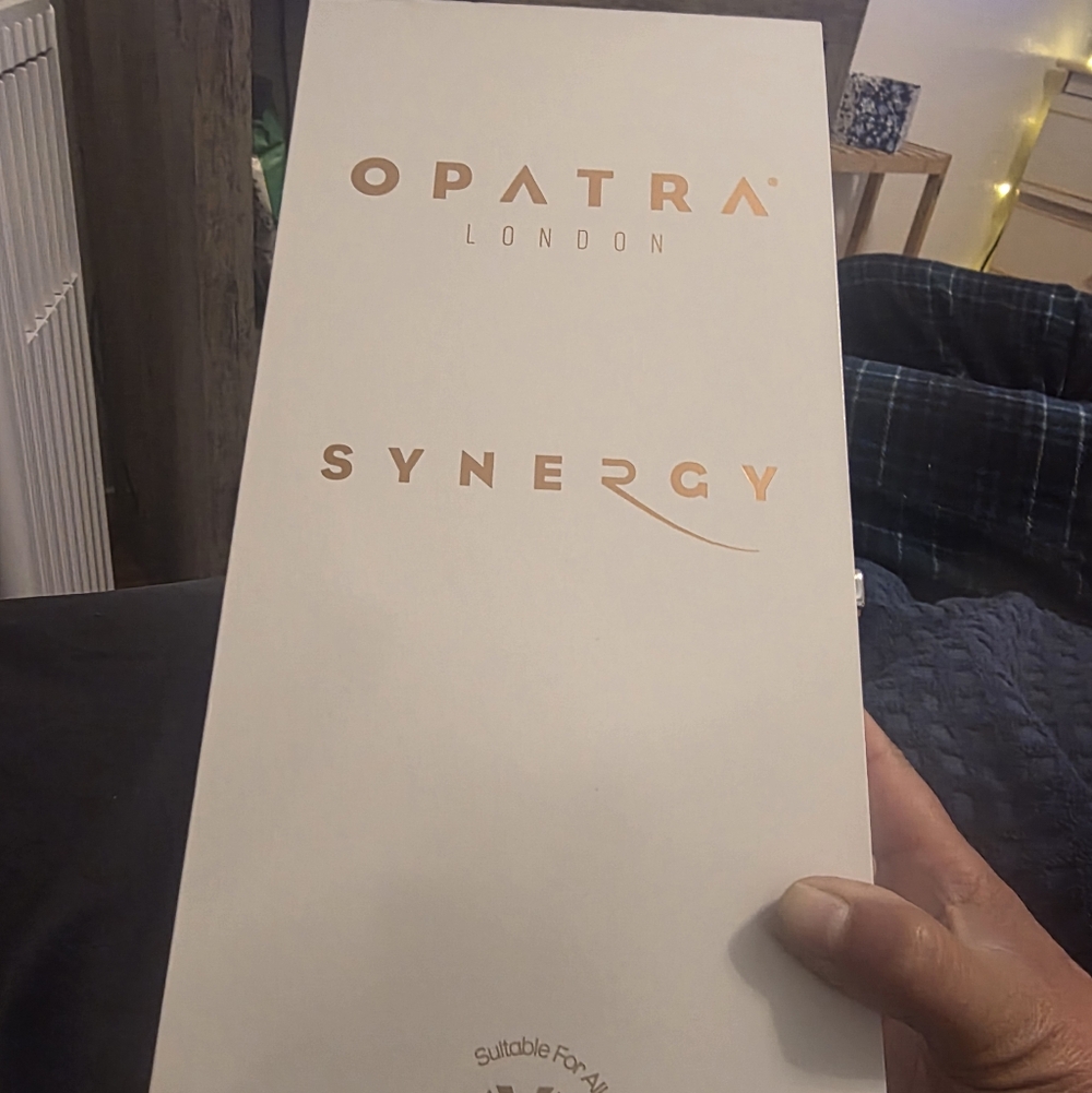 Patra Synergy Skincare Device with Red and Green LED